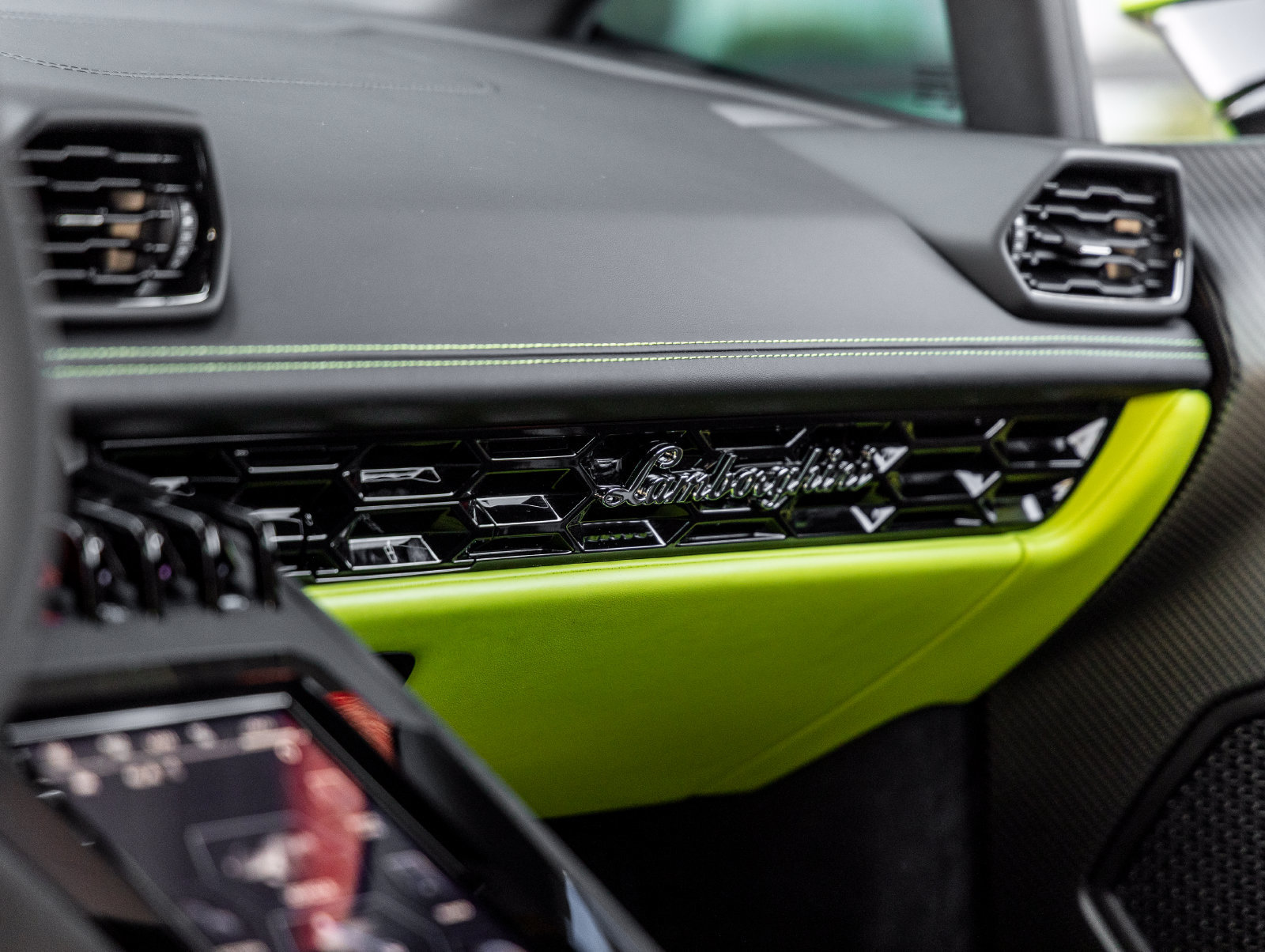 Used 2024 Lamborghini Huracan Tecnica RWD image 30