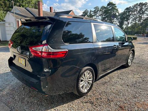 Used 2015 Toyota Sienna XLE w/ XLE Navigation Package FWD image 6