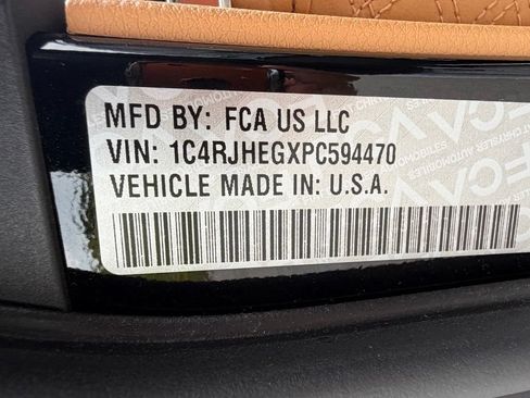 Used 2023 Jeep Grand Cherokee Summit AWD/4WD image 68