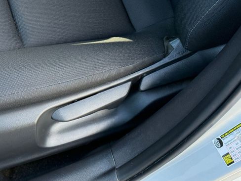 Used 2025 Toyota Corolla LE FWD image 22