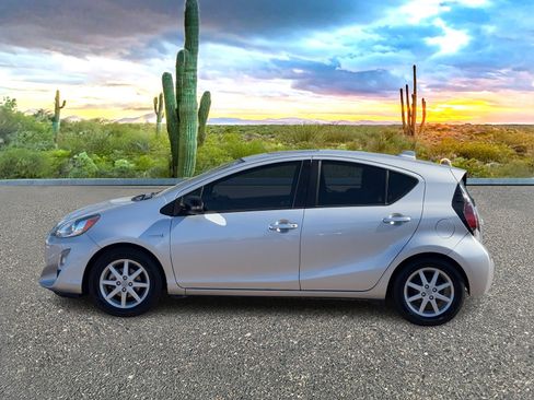 Used 2015 Toyota Prius C image 3