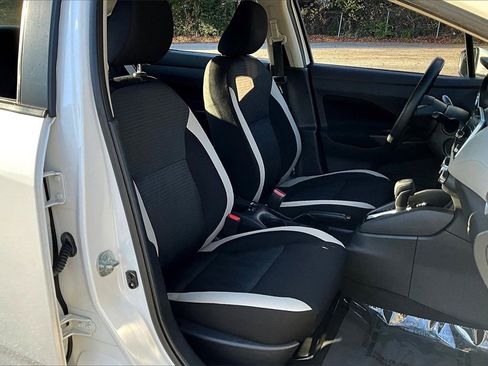 Used 2022 Nissan Versa SV image 25