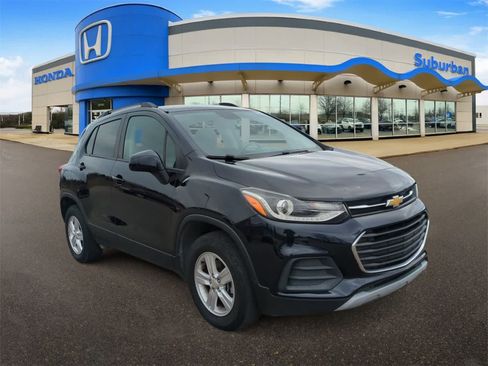 Used 2022 Chevrolet Trax LT w/ Driver Confidence Package image 2