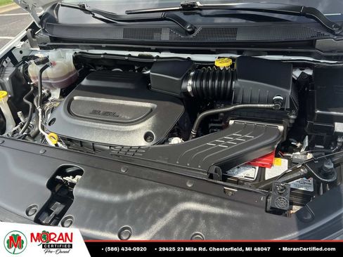 Used 2023 Chrysler Pacifica Touring-L FWD image 10