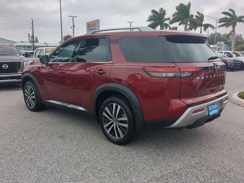Used 2022 Nissan Pathfinder Platinum w/ Cargo Package image 7