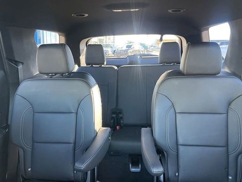 Used 2023 Chevrolet Traverse LT image 47