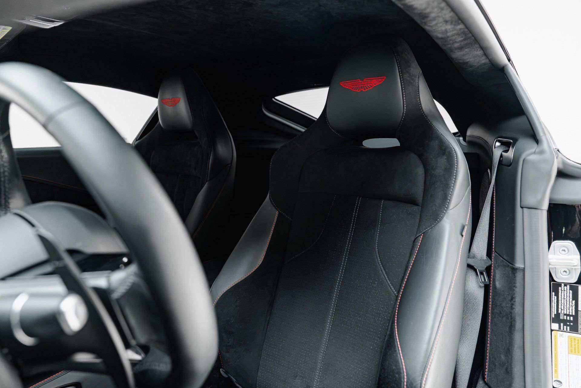 Used 2025 Aston Martin V8 Vantage Coupe RWD image 4