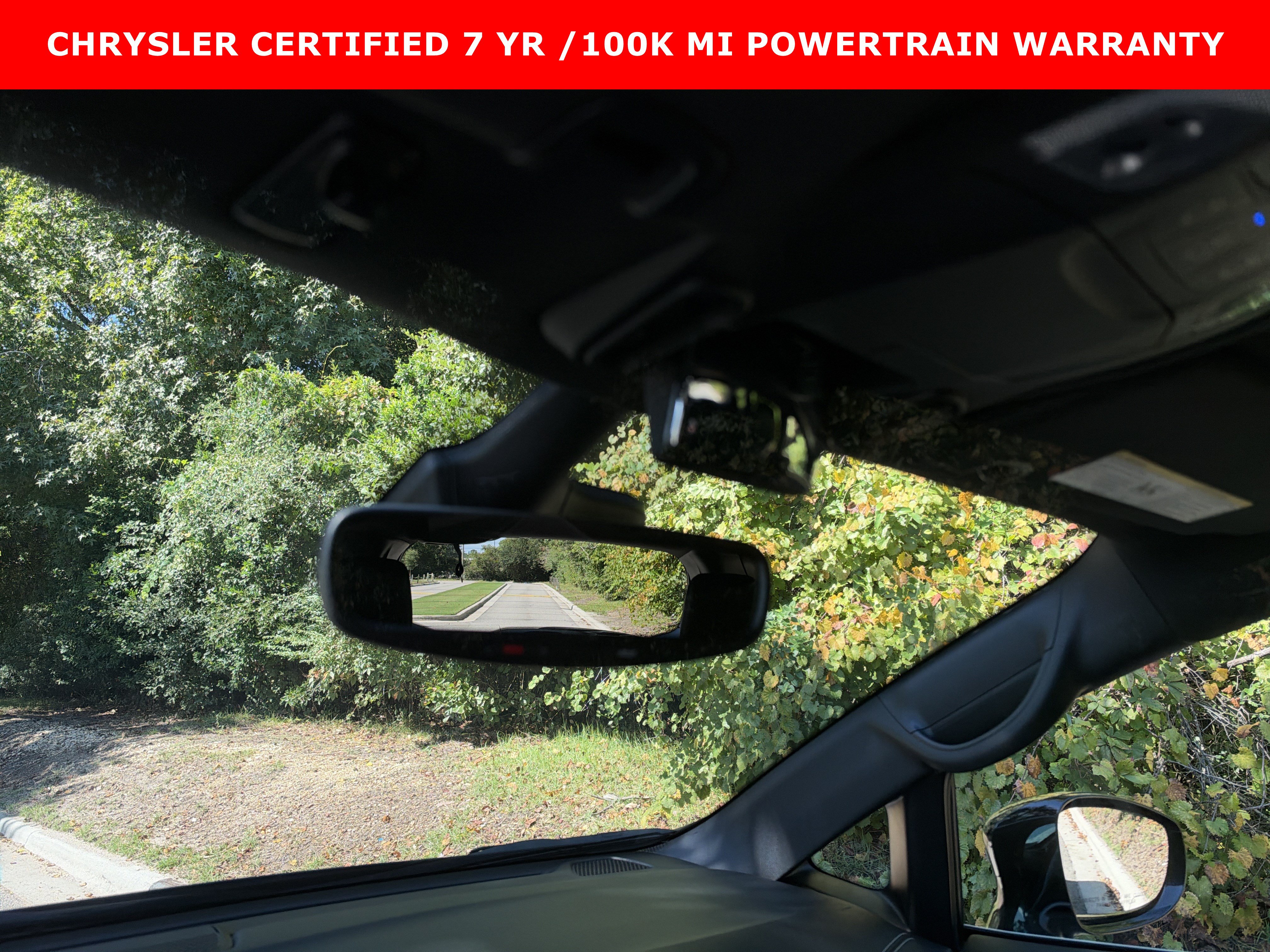 Used 2025 Chrysler Pacifica Select FWD image 25