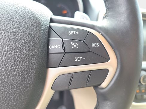 Used 2016 Jeep Grand Cherokee Limited w/ Luxury Group II RWD image 16
