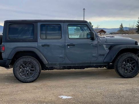 Used 2024 Jeep Wrangler Sport S image 9