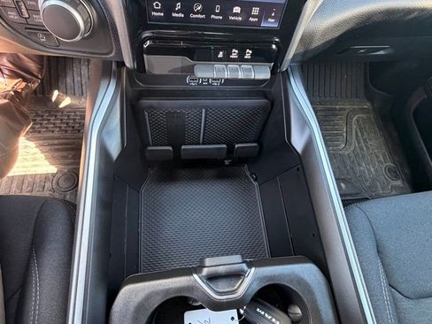 Used 2025 RAM 1500 Big Horn AWD/4WD image 8