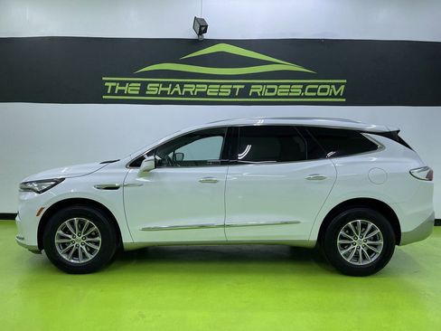 Used 2023 Buick Enclave Essence image 6