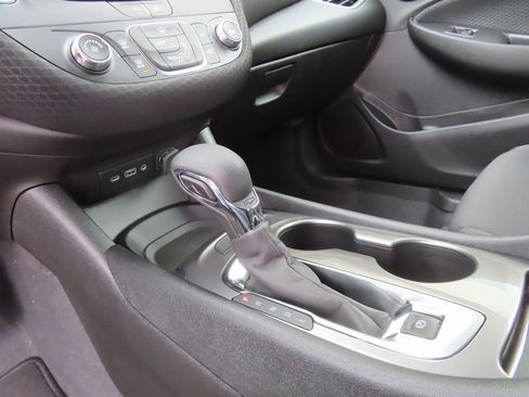 New 2025 Chevrolet Malibu LS image 6