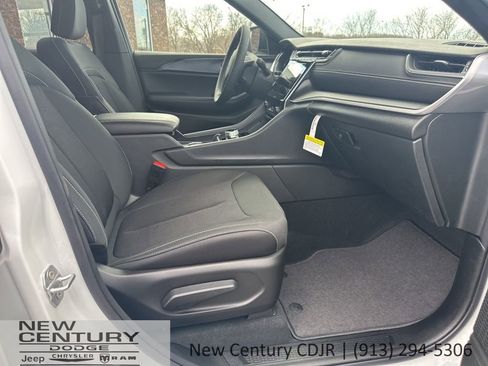 New 2026 Jeep Grand Cherokee Laredo X image 18