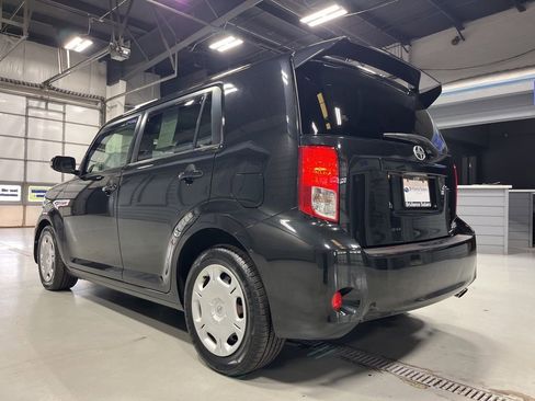 Used 2011 Scion xB FWD image 6