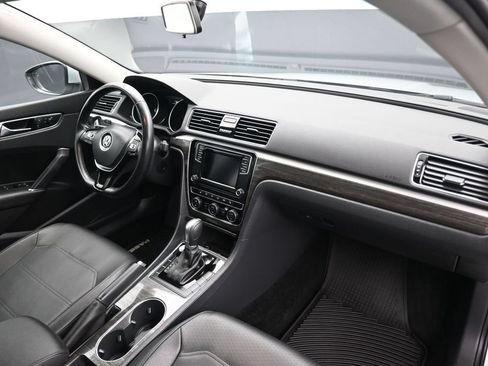 Used 2018 Volkswagen Passat 2.0T SE FWD image 42