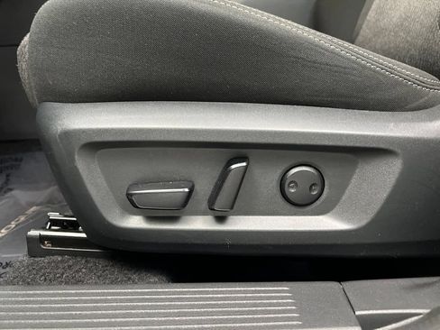 Used 2025 Nissan Rogue SV AWD/4WD image 13