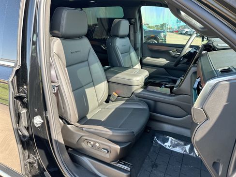 Used 2025 GMC Yukon XL Denali w/ Sun & Power Step Package image 24