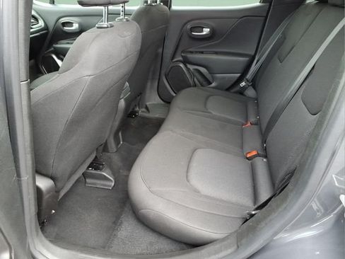 Used 2023 Jeep Renegade Latitude AWD/4WD image 17