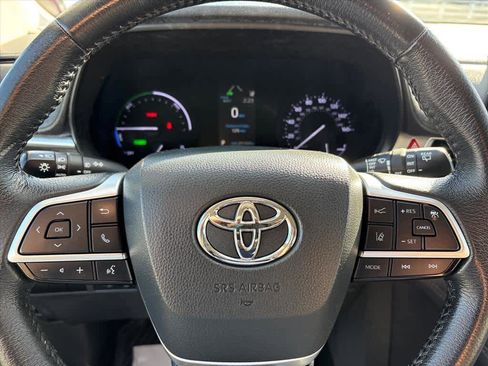 Used 2021 Toyota Sienna XLE image 15