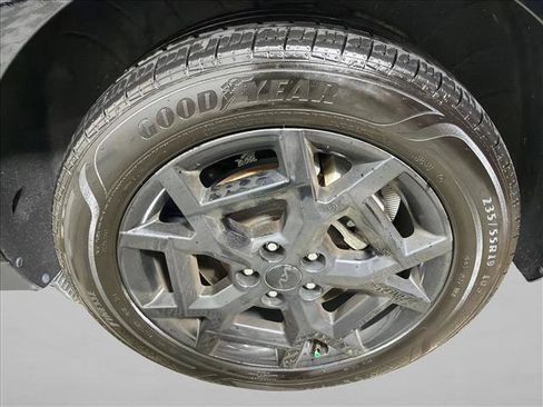 Used 2025 Kia Carnival SX w/ SX Dark Edition Package FWD image 21