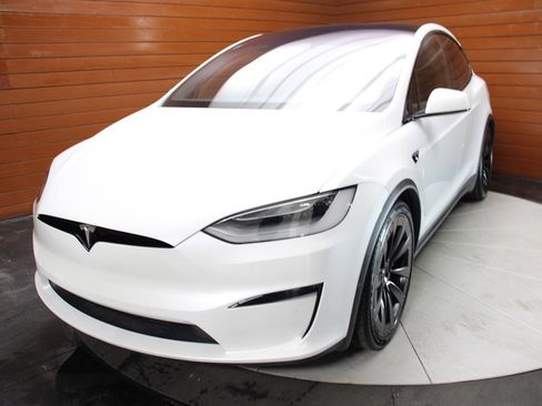 Used 2023 Tesla Model X image 3