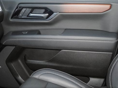 Used 2025 GMC Yukon XL Denali image 28