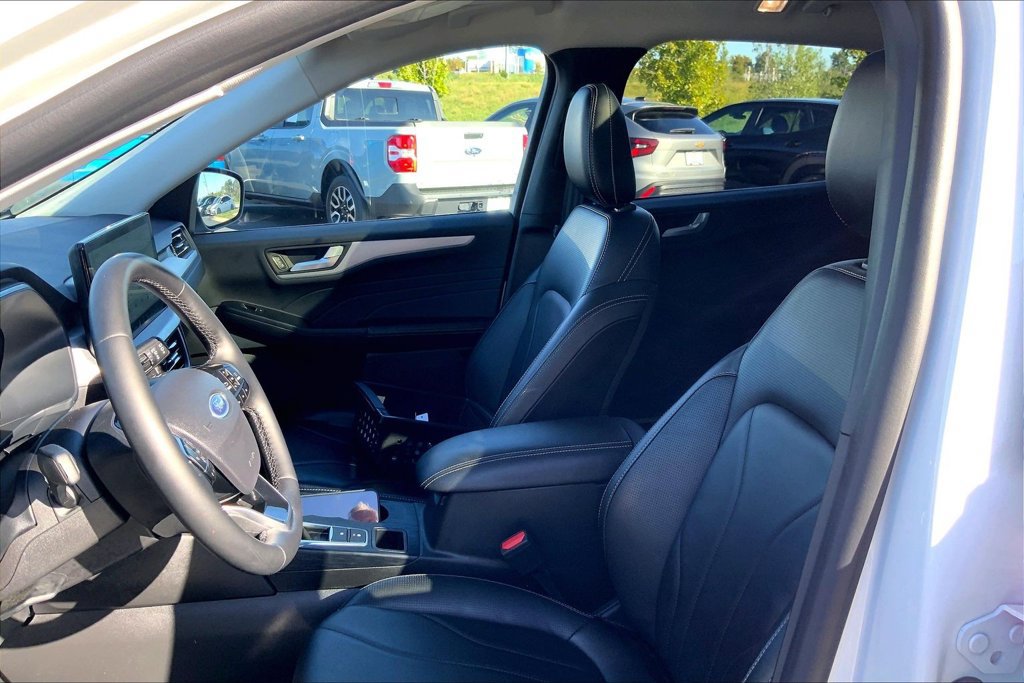 Used 2025 Ford Escape Platinum w/ Premium Technology Package AWD/4WD image 9