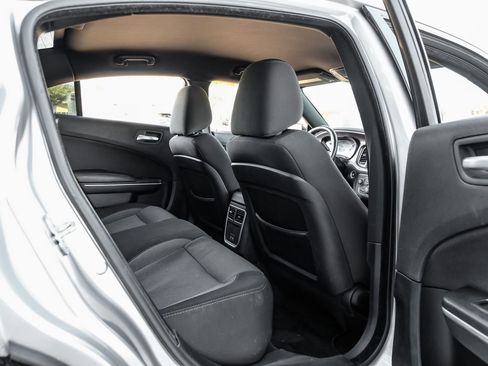 Used 2018 Dodge Charger SXT image 44