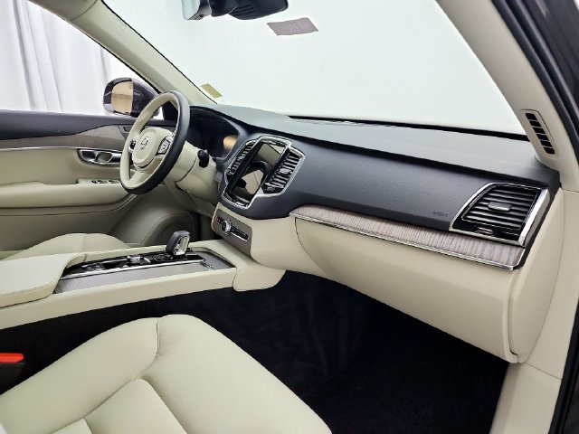 Certified 2024 Volvo XC90 B6 Plus w/ Protection Package Premier AWD/4WD image 17