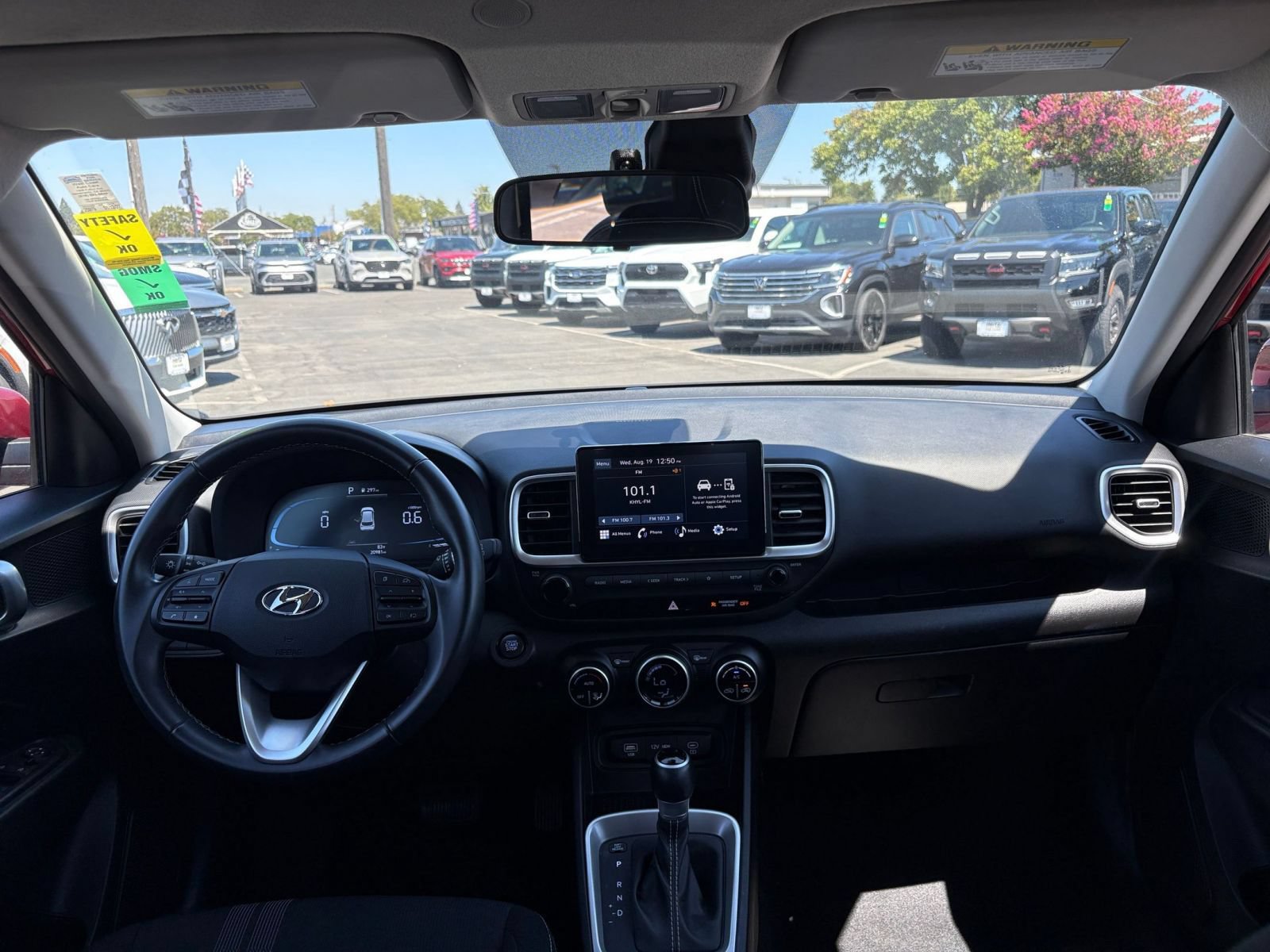 Used 2025 Hyundai Venue SEL FWD image 32
