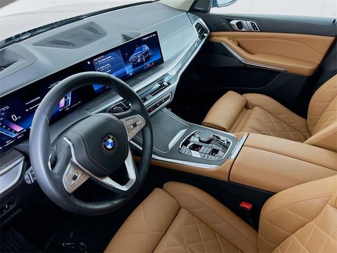 Used 2023 BMW X7 xDrive40i w/ Premium Package image 9