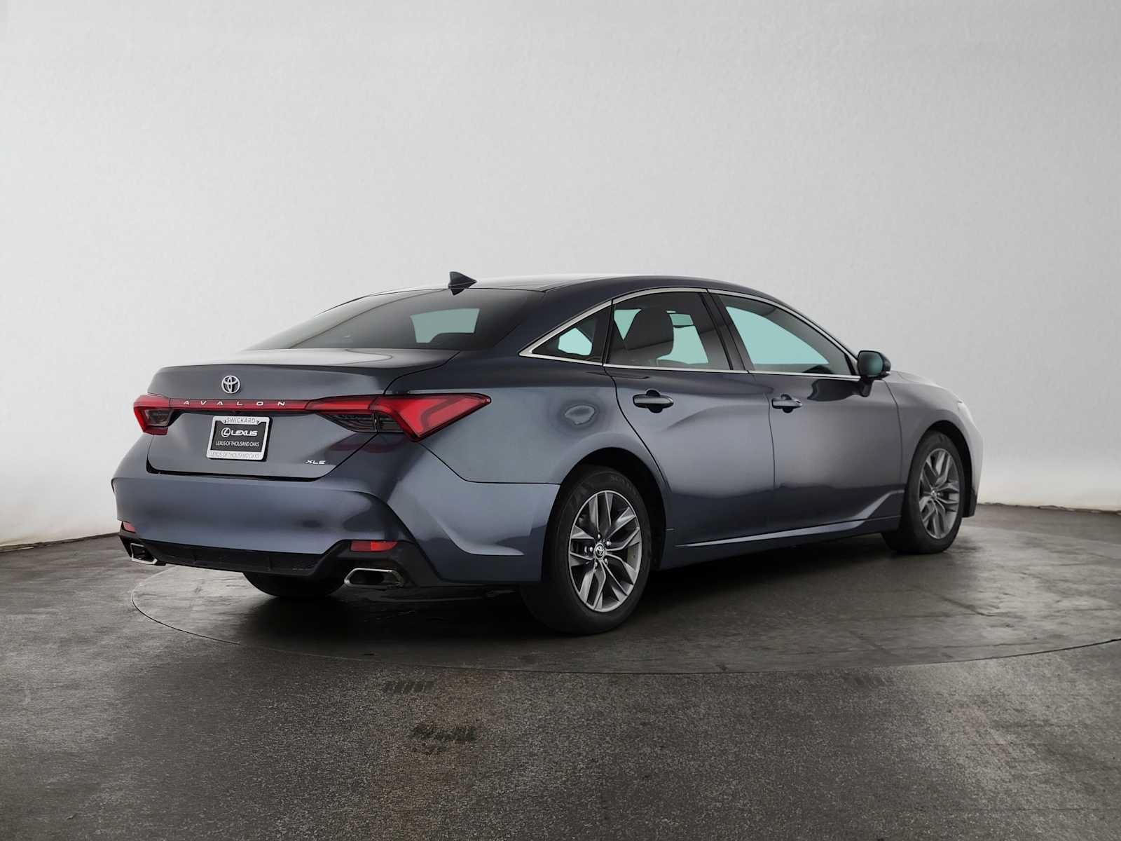 Used 2020 Toyota Avalon XLE w/ Carpet Mat Package FWD image 3