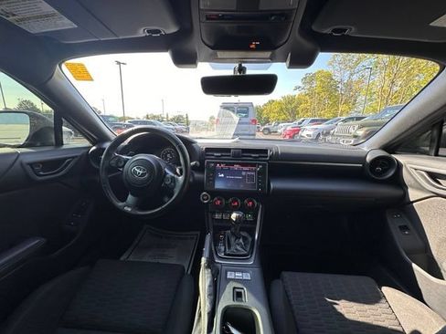 Used 2022 Toyota GR86 w/ ALL Weather Mat Package (TMS) RWD image 2