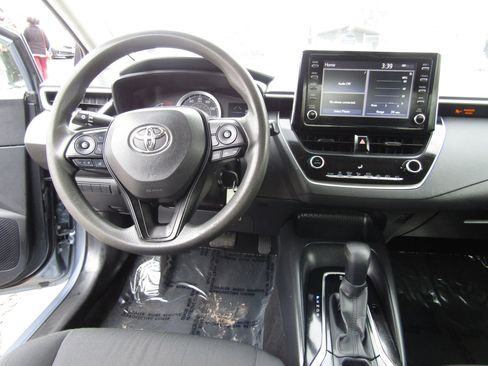 Used 2020 Toyota Corolla LE image 17