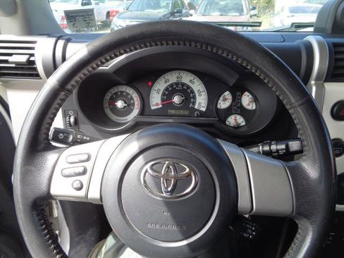 Used 2010 Toyota FJ Cruiser 4WD image 34