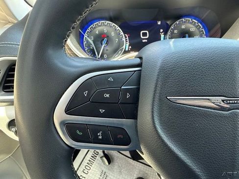 Used 2023 Chrysler Pacifica Limited FWD image 18
