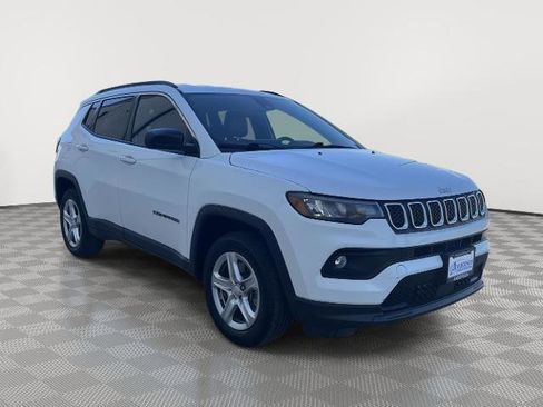 Used 2023 Jeep Compass Latitude AWD/4WD image 3
