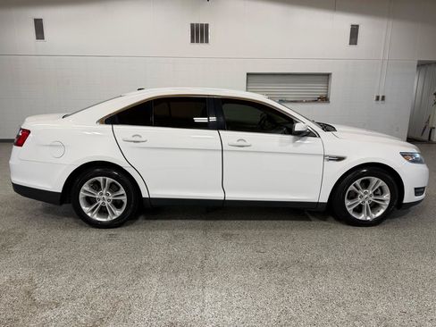 Used 2016 Ford Taurus SEL FWD image 5