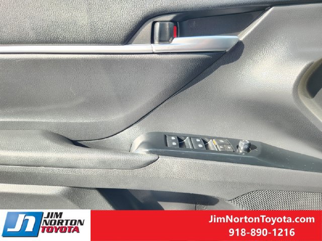 Used 2018 Toyota Camry SE w/ Moonroof Package FWD image 24
