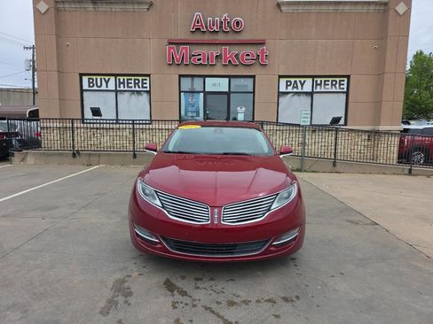 Used 2013 Lincoln MKZ FWD image 2