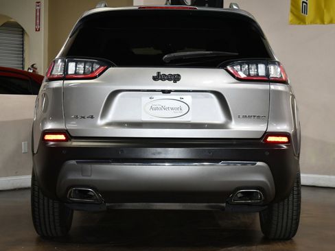 Used 2019 Jeep Cherokee Limited image 2
