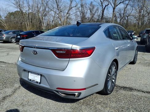 Used 2017 Kia Cadenza Premium w/ Luxury Package image 6