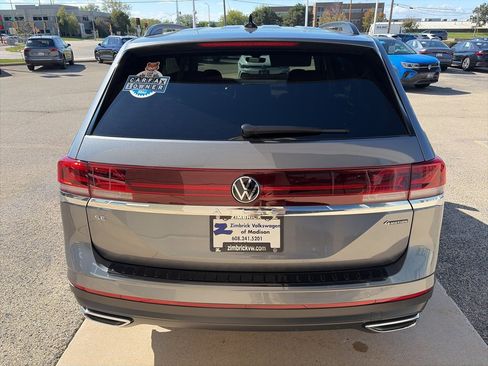 Certified 2025 Volkswagen Atlas SE image 8