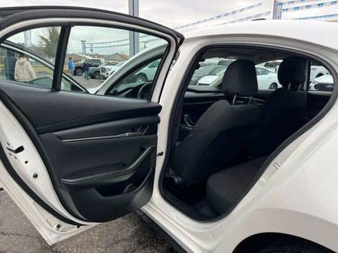 Used 2022 MAZDA MAZDA3 s image 28