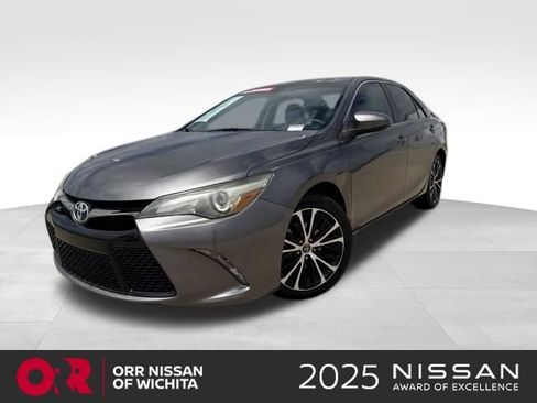 Used 2016 Toyota Camry SE FWD image 1