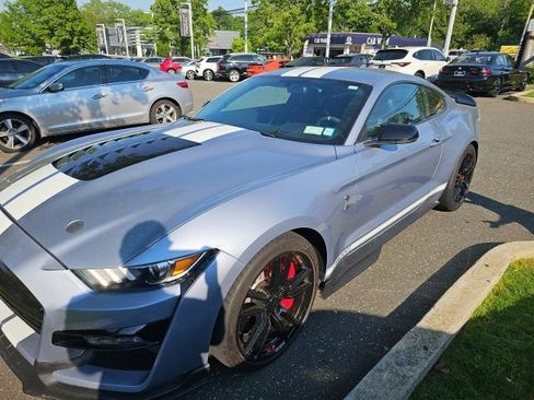Used 2022 Ford Mustang Shelby GT500 w/ Technology Package RWD image 2