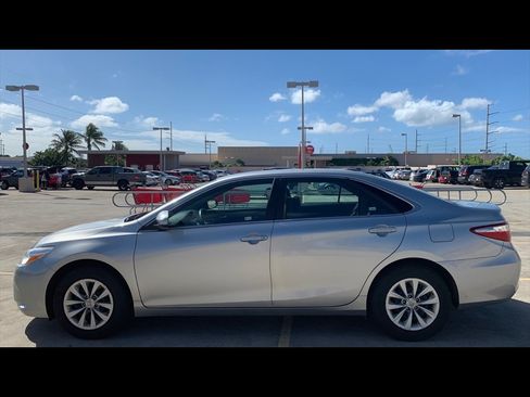 Used 2016 Toyota Camry LE FWD image 8