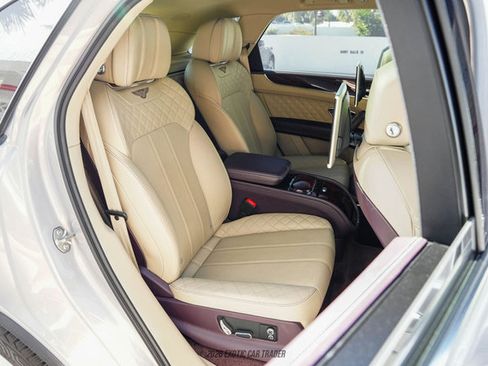 Used 2017 Bentley Bentayga image 51