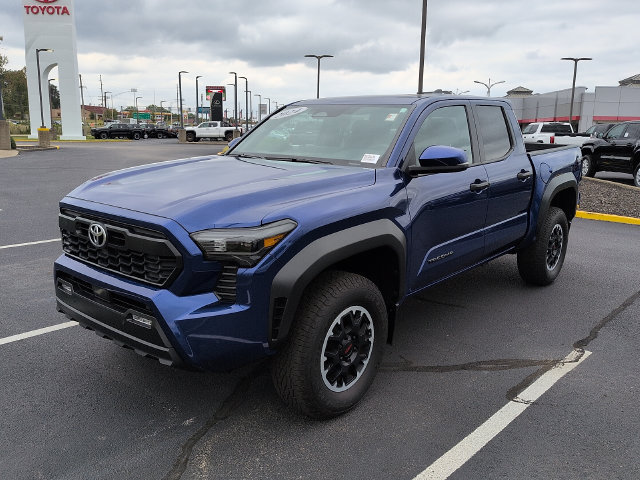 Used 2024 Toyota Tacoma TRD Off-Road w/ TRD Off Road Upgrade Package AWD/4WD image 3